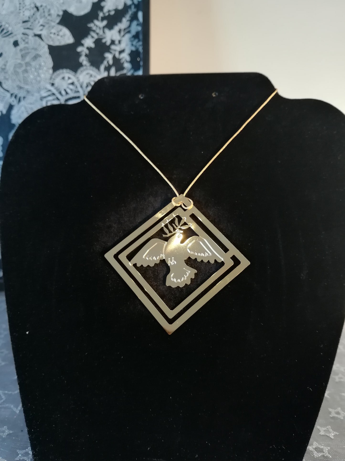 collier colombe de la paix