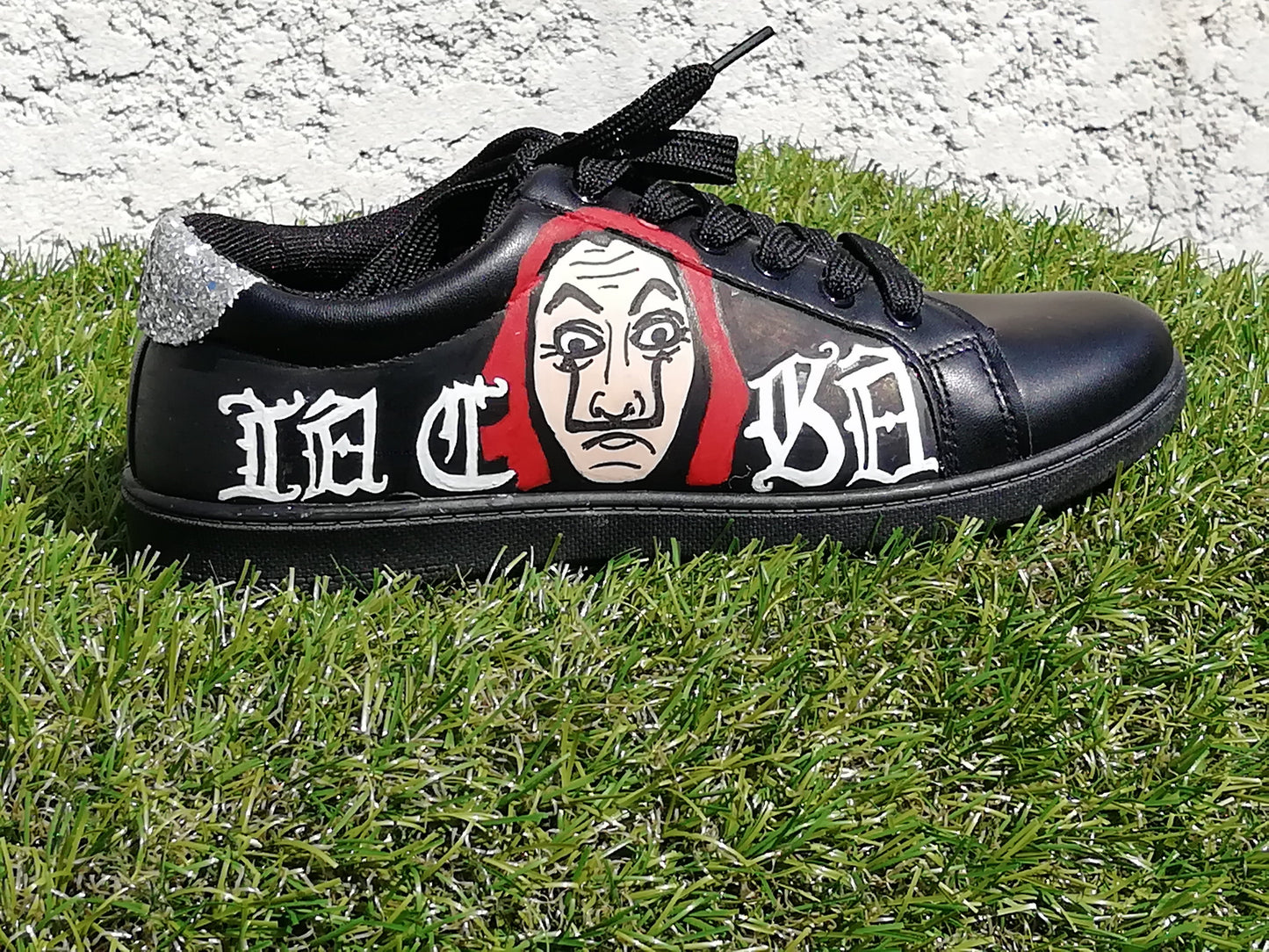 baskets noires casa de papel