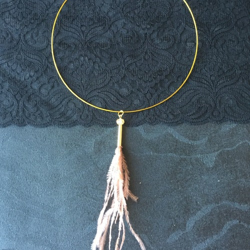 collier plumes nude vendu