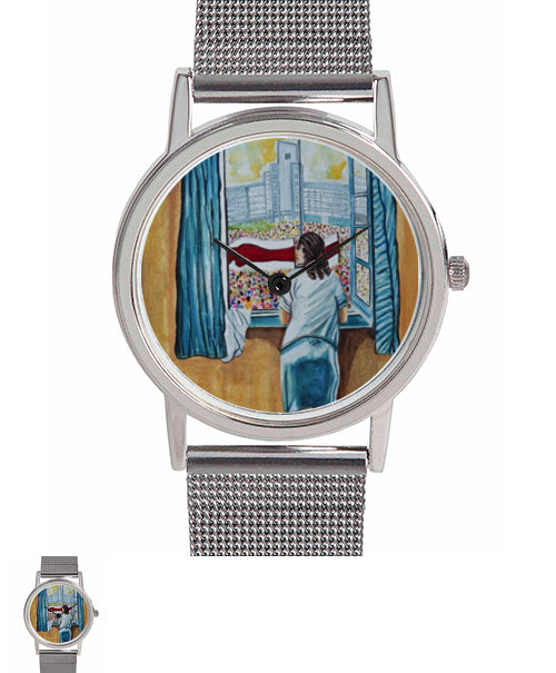 montre pour femme jeune fille à la fenêtre