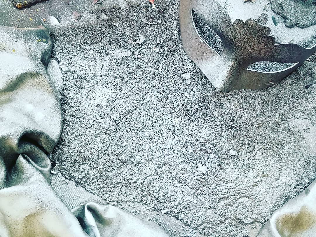 derrière le masque...