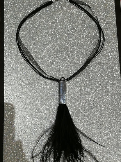 collier chic et élégant noir