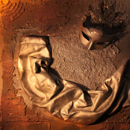 derrière le masque...