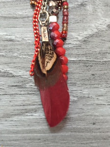 collier avec perles rouges